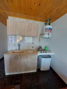 Kuchyň nebo kuchyňský kout v ubytování Cabañas kami