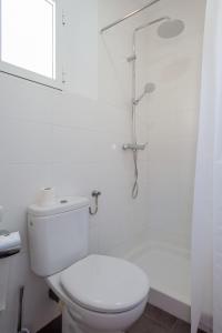 A bathroom at SWEET HOME LOS BELONES Még 37 kép