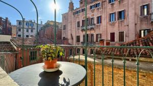 Το κτήριο όπου στεγάζεται  το διαμέρισμα