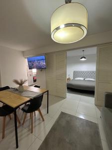 Giường trong phòng chung tại Modern Apartment in Mendoza Capital