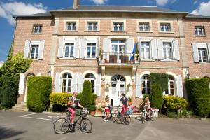 Foto dalla galleria di Hotel Le Clos du Montvinage a Étréaupont