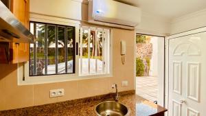 A kitchen or kitchenette at Comfortable flat close to the beach