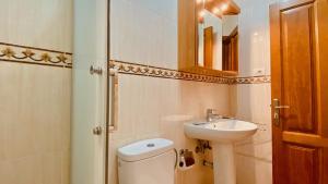 A bathroom at Comfortable flat close to the beach