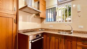 A kitchen or kitchenette at Comfortable flat close to the beach