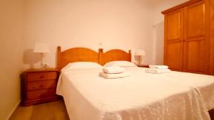 A bed or beds in a room at Comfortable flat close to the beach Még 30 kép