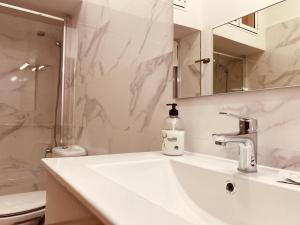 Koupelna v ubytování Casa Edison + 34 fotografií