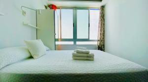 Postel nebo postele na pokoji v ubytování Recovery Las Canteras