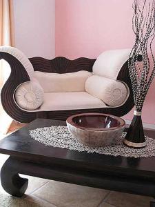 a living room with a couch and a table at Bali Suite in Hoppegarten