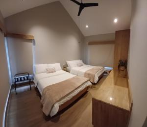 Postel nebo postele na pokoji v ubytování Retreat Boquete Cabins