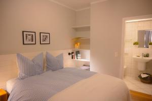 a bedroom with a bed with blue and white sheets at Levanto in Westermarkelsdorf