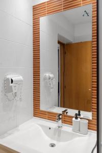 Ένα μπάνιο στο Apartment in RIN Otopeni +18 φωτογραφίες