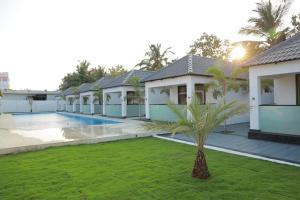 a villa with a swimming pool in a resort at Dee Cottage kanyakumari in Kanyakumari