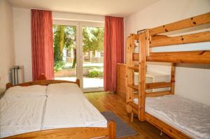 a bedroom with two bunk beds and a window at Ferienhof Frohne - Zur zahmen Sau in Merzen