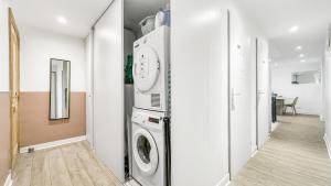 a laundry room with a washer and dryer at LA COLOC CHOCO - Belle Colocation en hypercentre / 5 chambres privées / Salle de bains privative / Proche Gare et Tram / Wifi et Netflix in Annemasse +82 photos