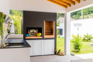 Η κουζίνα ή μικρή κουζίνα στο Encanto Village House +10 φωτογραφίες