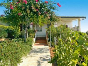 Κήπος έξω από το Apartment in Sicily near Sandy Beach +1 φωτογραφίες