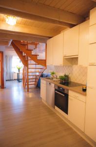 Kuchyň nebo kuchyňský kout v ubytování Marin + 11 fotografií