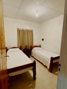 a room with two beds in a room at Casa Daia in Resistencia