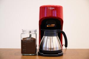 Kemudahan buat kopi dan teh di 玉造和暖 WaDan 島根県玉造温泉街に佇む和の趣あふれる古民家旅館 supported by COCOSTAY