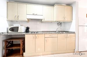 Kuchnia lub aneks kuchenny w obiekcie Rentalfue Tamarindo 1 casa Grace