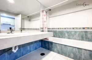 Łazienka w obiekcie Rentalfue Tamarindo 1 casa Grace