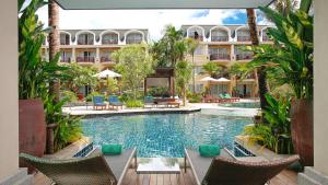 Der Swimmingpool an oder in der Nähe von Phuket Graceland Resort and Spa
