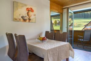 a dining room table with a bowl of fruit on it at Drei Tannen - Wohnung 12 - Apartmenthaus, Titisee, nahe Badeparadies in Titisee