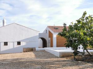 a white church with a tree in front of it at BeGuest Casas de Taipa in Lagoa