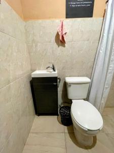 Ένα μπάνιο στο L1 Llega y Descansa, Habitación junto a la Central +3 φωτογραφίες