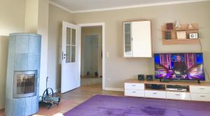 TV a/nebo společenská místnost v ubytování Haus Heike Whg EG