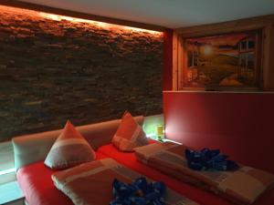 a room with a couch and a brick wall at Ferienwohnung für bis zu 8 Personen in Sehmatal