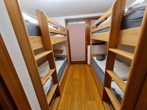 Palanda nebo palandy na pokoji v ubytování Haus Stefan by Globalimmoservice