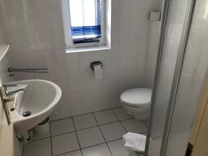 Ένα μπάνιο στο -"Fischländer Weg 53C"- +6 φωτογραφίες