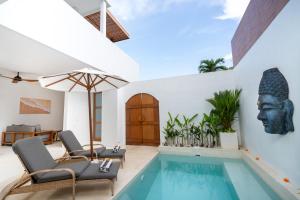 Πισίνα στο ή κοντά στο Villa Mandara Double Six