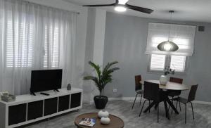 Televízia a/alebo spoločenská miestnosť v ubytovaní Apartamento AQUAVIVA - El Médano