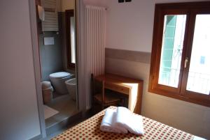 Postel nebo postele na pokoji v ubytování Hotel San Geremia