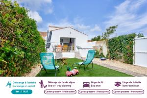 a small garden with two chairs and a toy car at 500m de la plage - Maison 6 adultes & 1 enfant in Barbâtre