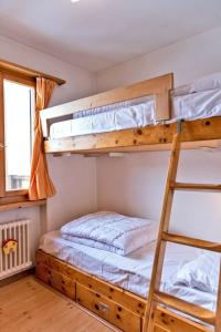 Letto o letti in una camera di Chesa Dal Gial - Celerina