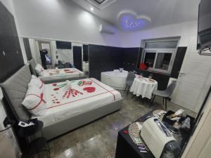 Postel nebo postele na pokoji v ubytování B&B GRECALE Suite & Spa