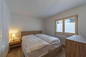 Postel nebo postele na pokoji v ubytování Chesa Al Munt - Celerina