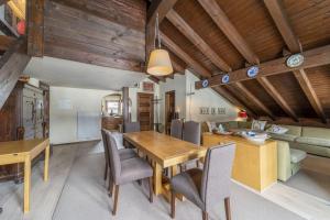 Posezení v ubytování Chesa Ste Attic - Celerina