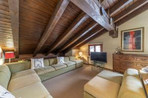 Posezení v ubytování Chesa Ste Attic - Celerina