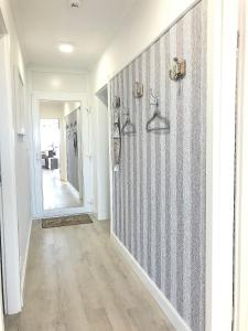 a hallway with a striped wall at STRANDIDYLL, 4 - Typ A4S in Grömitz