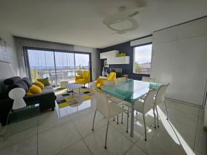 Χώρος καθιστικού στο Agréable appartement vue mer à Bandol Piscine +5 φωτογραφίες