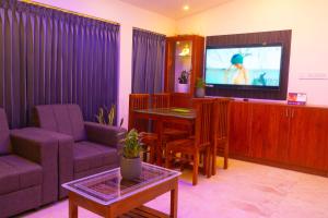 TV a/nebo společenská místnost v ubytování Pomma Holidays and Resorts