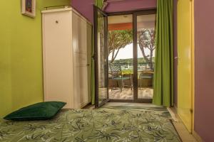 Ein Bett oder Betten in einem Zimmer der Unterkunft Apartments Oliveto - Calming Sea View