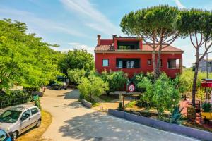 Ein Garten an der Unterkunft Apartments Oliveto - Calming Sea View