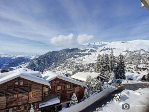 Nespecifikovaný výhled na hory nebo výhled na hory při pohledu z apartmánu + 8 fotografií