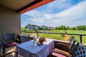 Ein Balkon oder eine Terrasse in der Unterkunft Apartments Oliveto - Calming Sea View