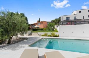 Πισίνα στο ή κοντά στο Apartments at Villa Vintiana